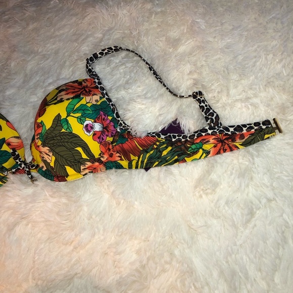 LASCANA Tropical Floral Bikini Top - Picture 3 of 16